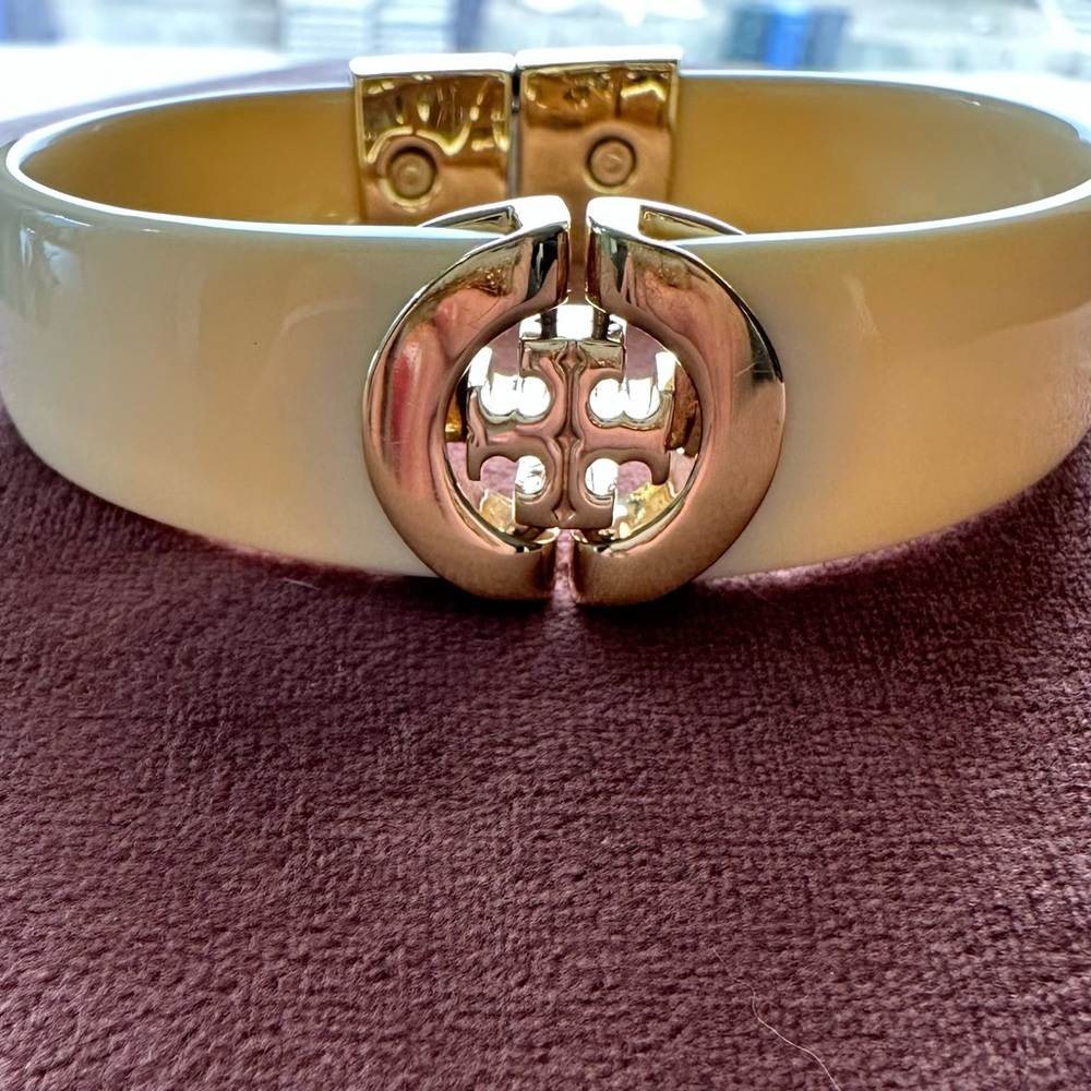 Tory Burch Logo Resin Bracelet - Magnetic & Clasp - Ivory & Gold - Picture 4 of 11